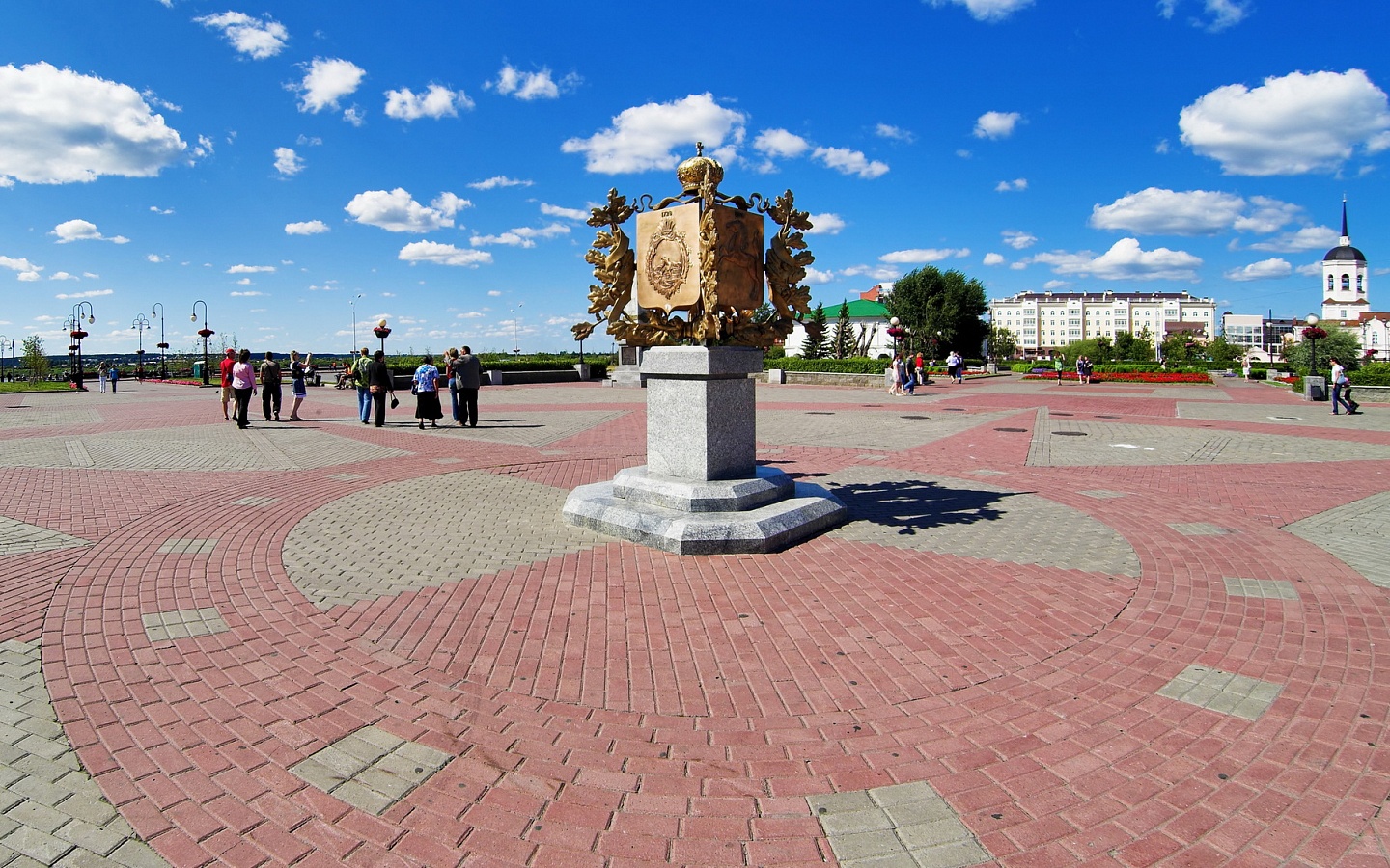 Томск. Монумент "История томского герба" на площади Ленина