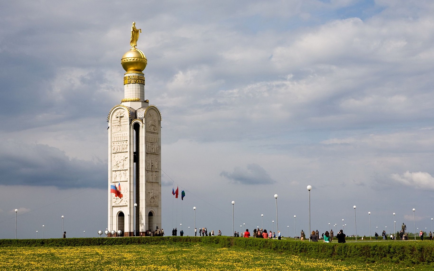 Памятник Победы на Прохоровском танковом поле (звонница)