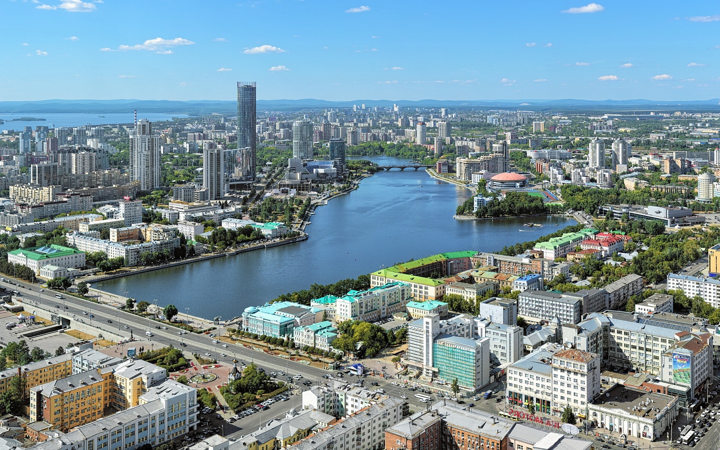 Екатеринбург. Исторический центр, городской пруд и квартал Екатеринбург-сити