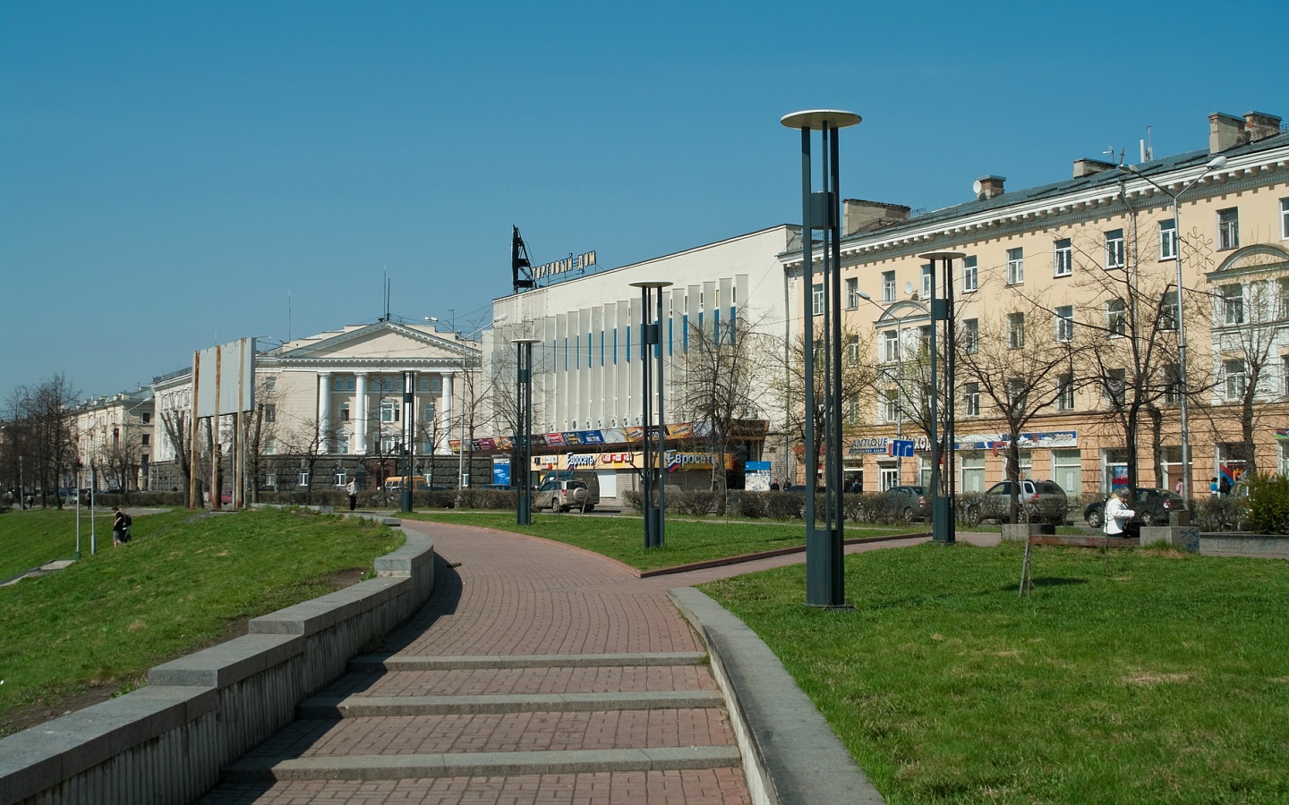 Петрозаводск. Вид на проспект Карла Маркса, универмаг "Карелия" и здание МИДа