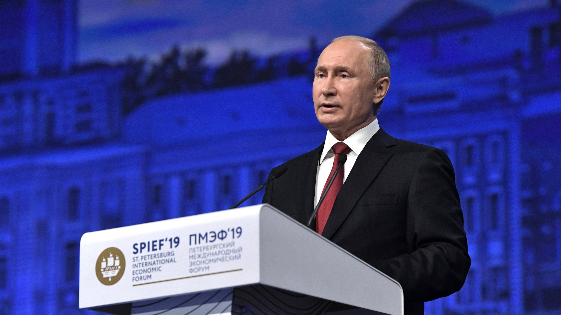 Владимир Путин на ПМЭФ-2019 RVE.jpg