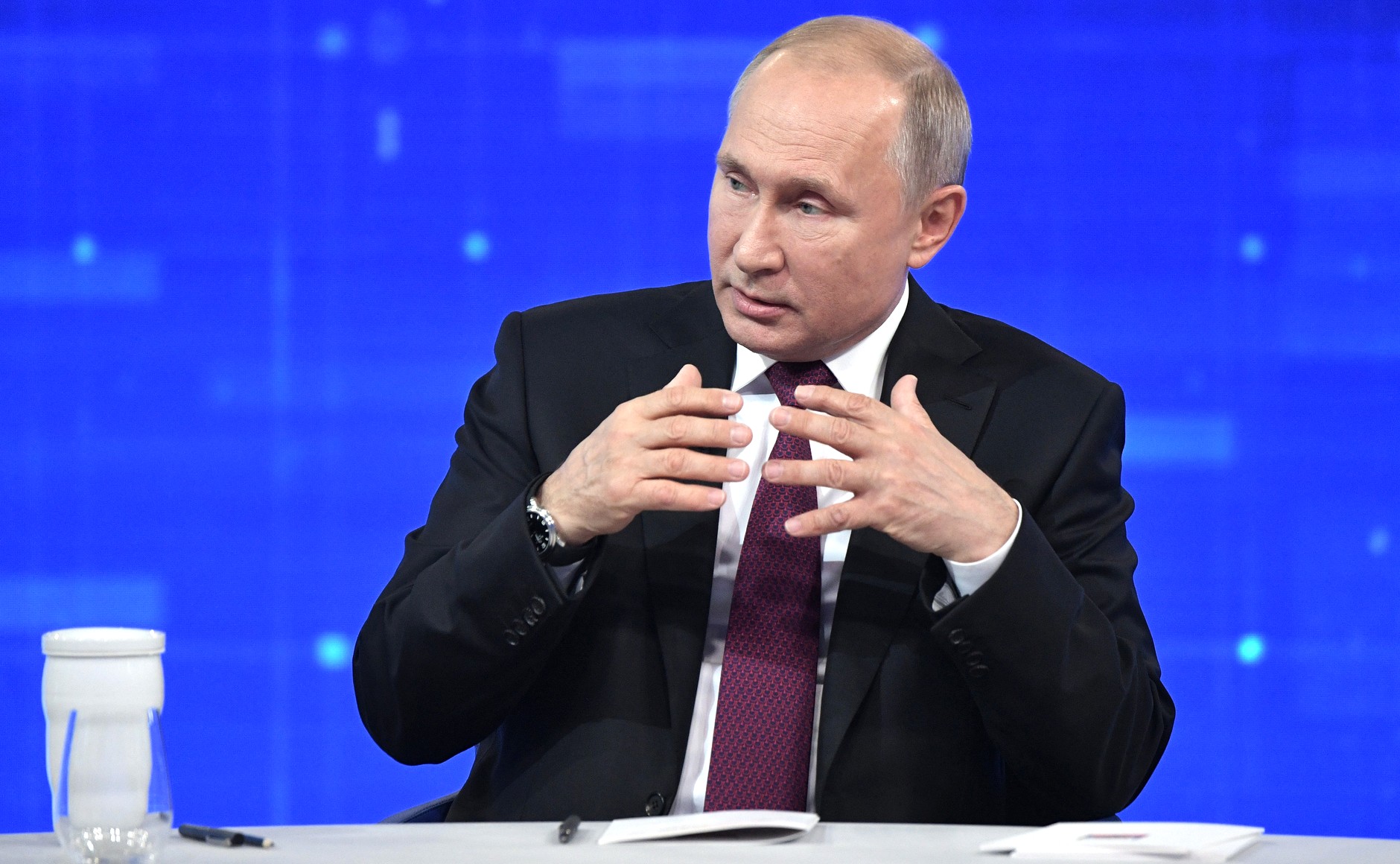 Прямая линия с Владимиром Путиным Прямая линия с Владимиром Путиным.jpg