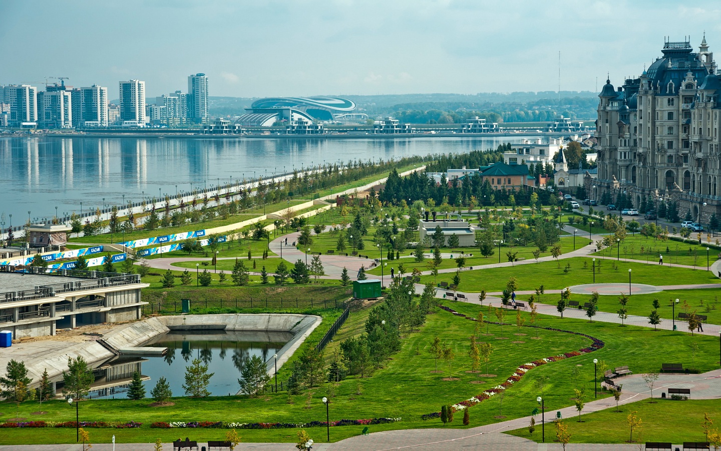 Казань. Вид от кремля на набережную реки Казанки